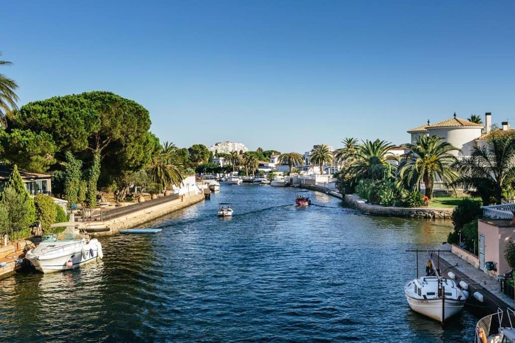 Lindo Apartamento Con Vistas Al Puerto Mistral Empuriabrava Bagian luar foto