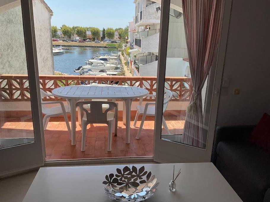 Lindo Apartamento Con Vistas Al Puerto Mistral Empuriabrava Bagian luar foto